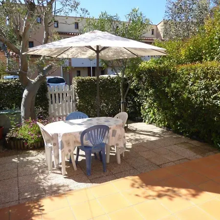 Apartment Avec Terrasse Ombragee, Proche Et Port, Parking Prive - Fr-1-723-83 *